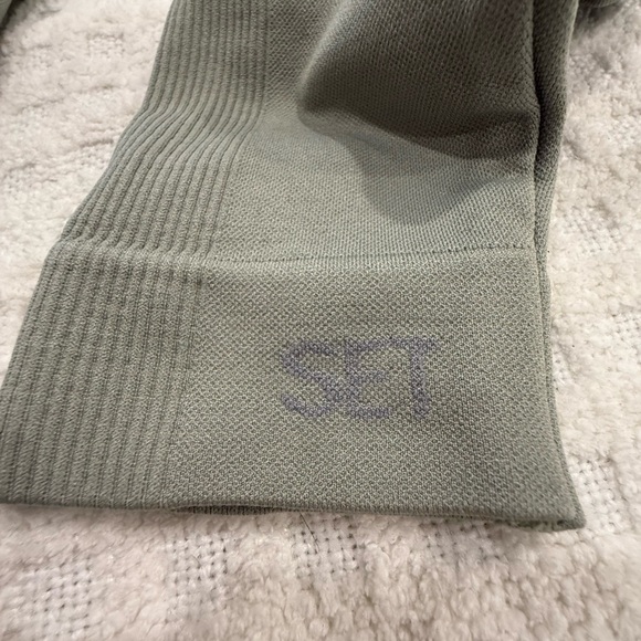 SET Active Sculptflex Leggings in Sage Green size Medium in Like-New Condition! - Picture 7 of 7